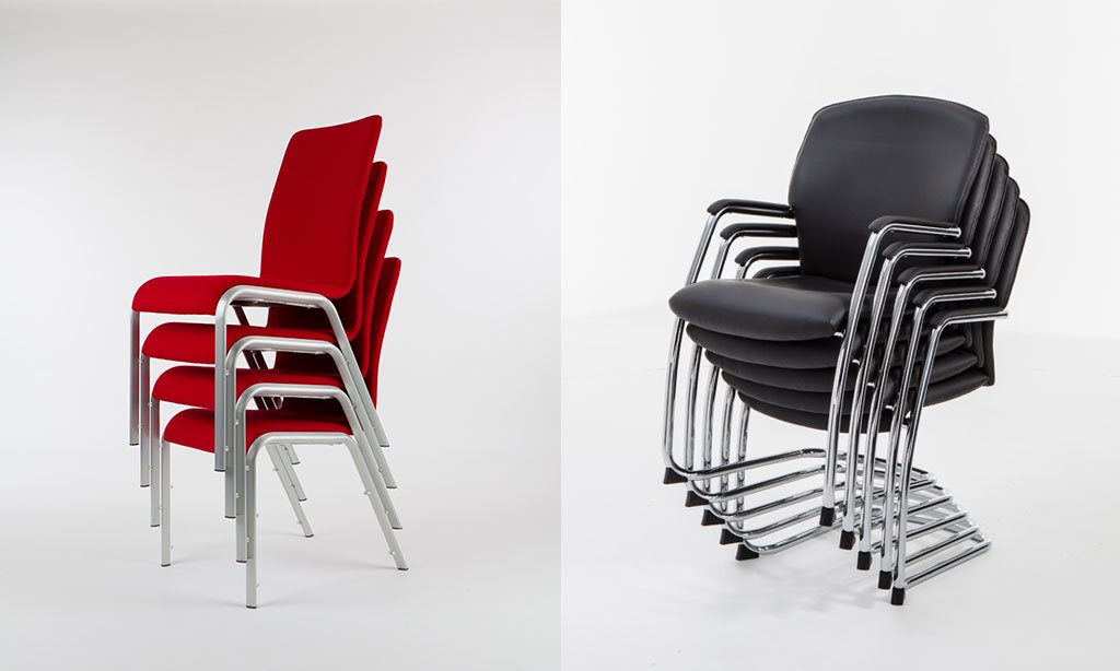 Ergonomik tasarıma sahip konferans koltuklarının yer aldığı modern bir konferans salonu.